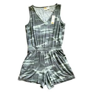 C&C California Green Gray Camouflage Romper Jumper Size Medium